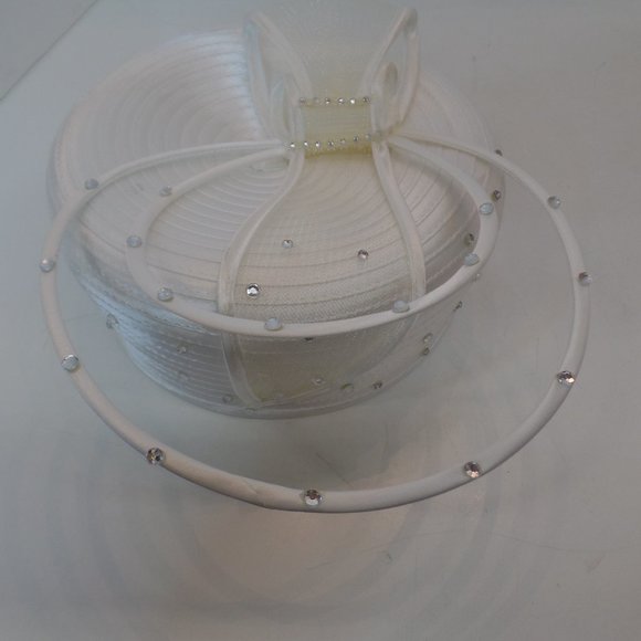 Franccesca Bellini White Poly Fascinator Hat W Bling OSFM Excellent Condition - Picture 7 of 12